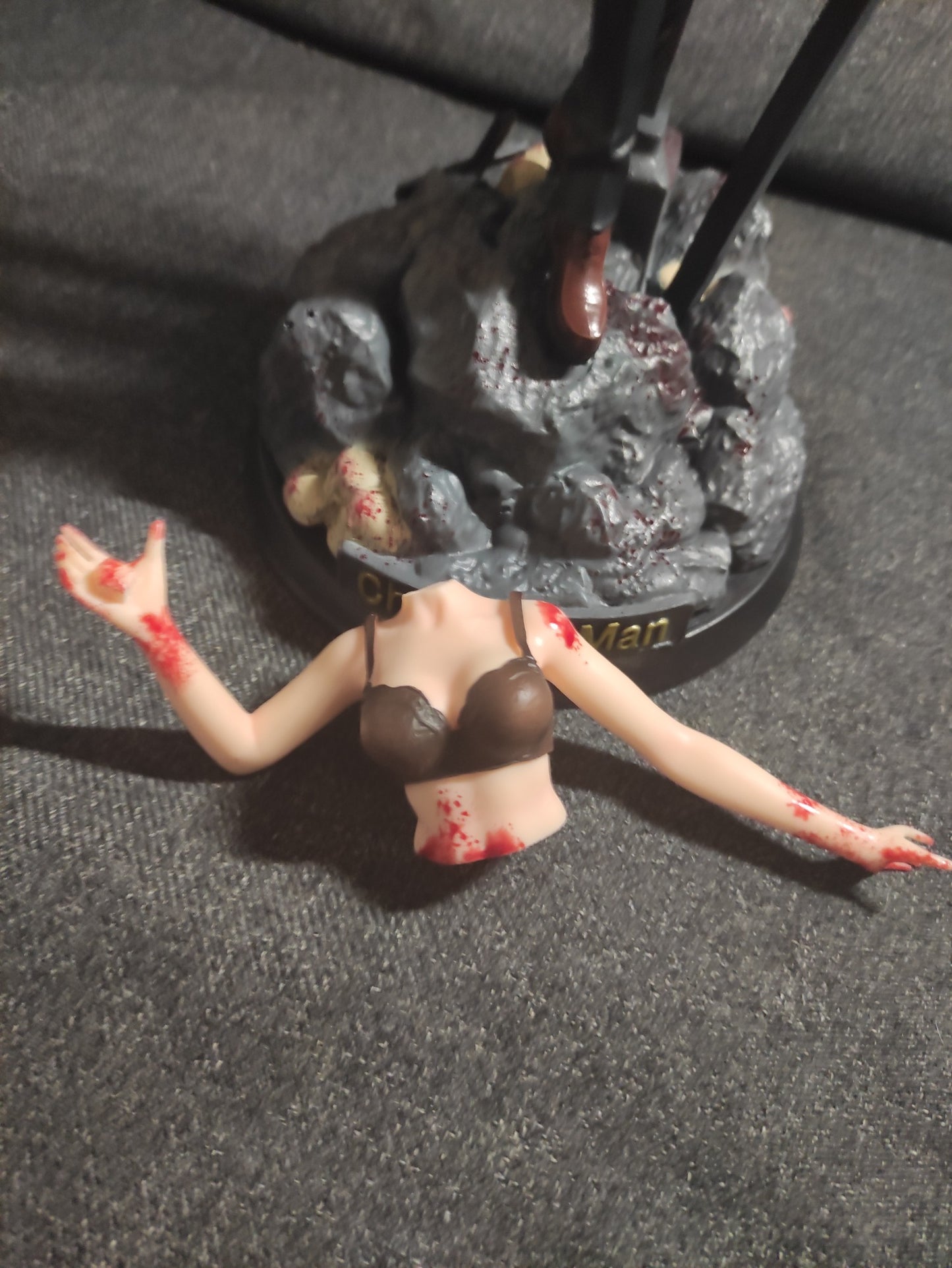 Figurine chainsaw man denji et makima 39cm
2 buste interchangeable