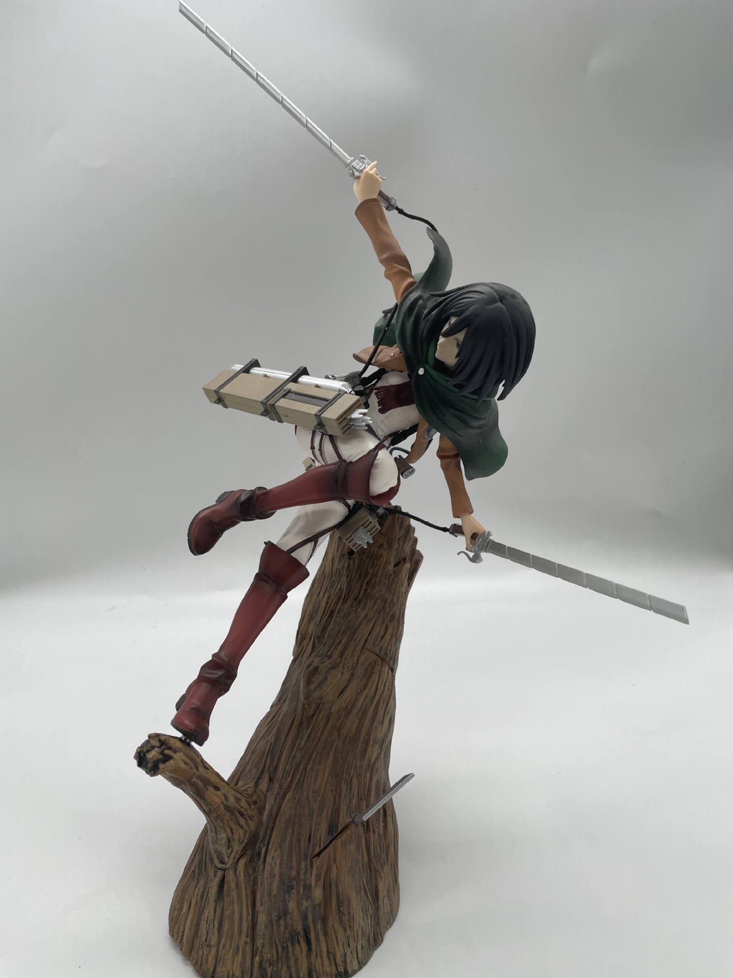 Figurine l'attaque des titans  statuette mikasa 30cm