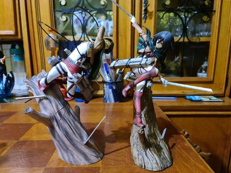 Figurine l'attaque des titans  statuette mikasa 30cm