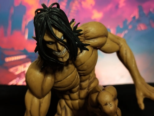 L'attaque des titans figurine eren jaeger titan