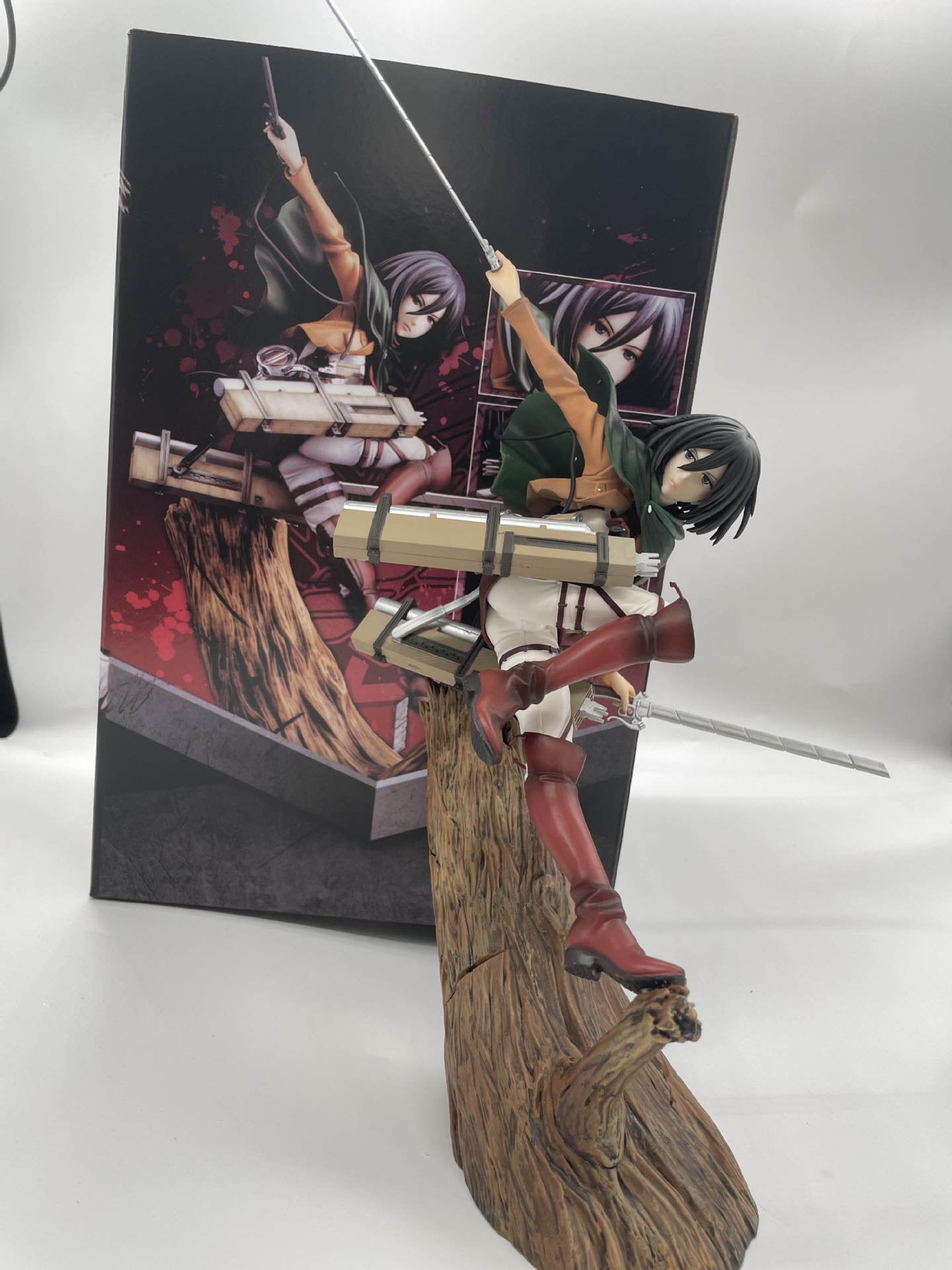 Figurine l'attaque des titans  statuette mikasa 30cm