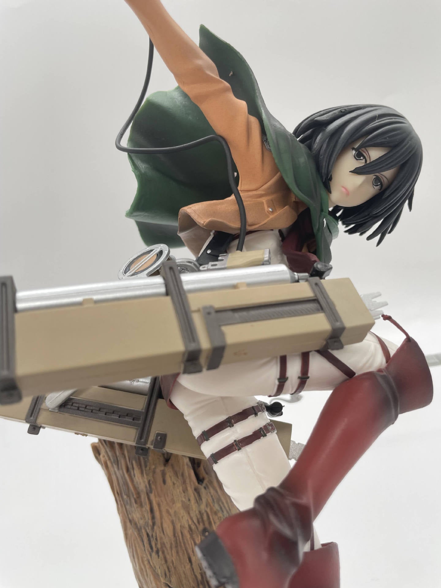 Figurine l'attaque des titans  statuette mikasa 30cm