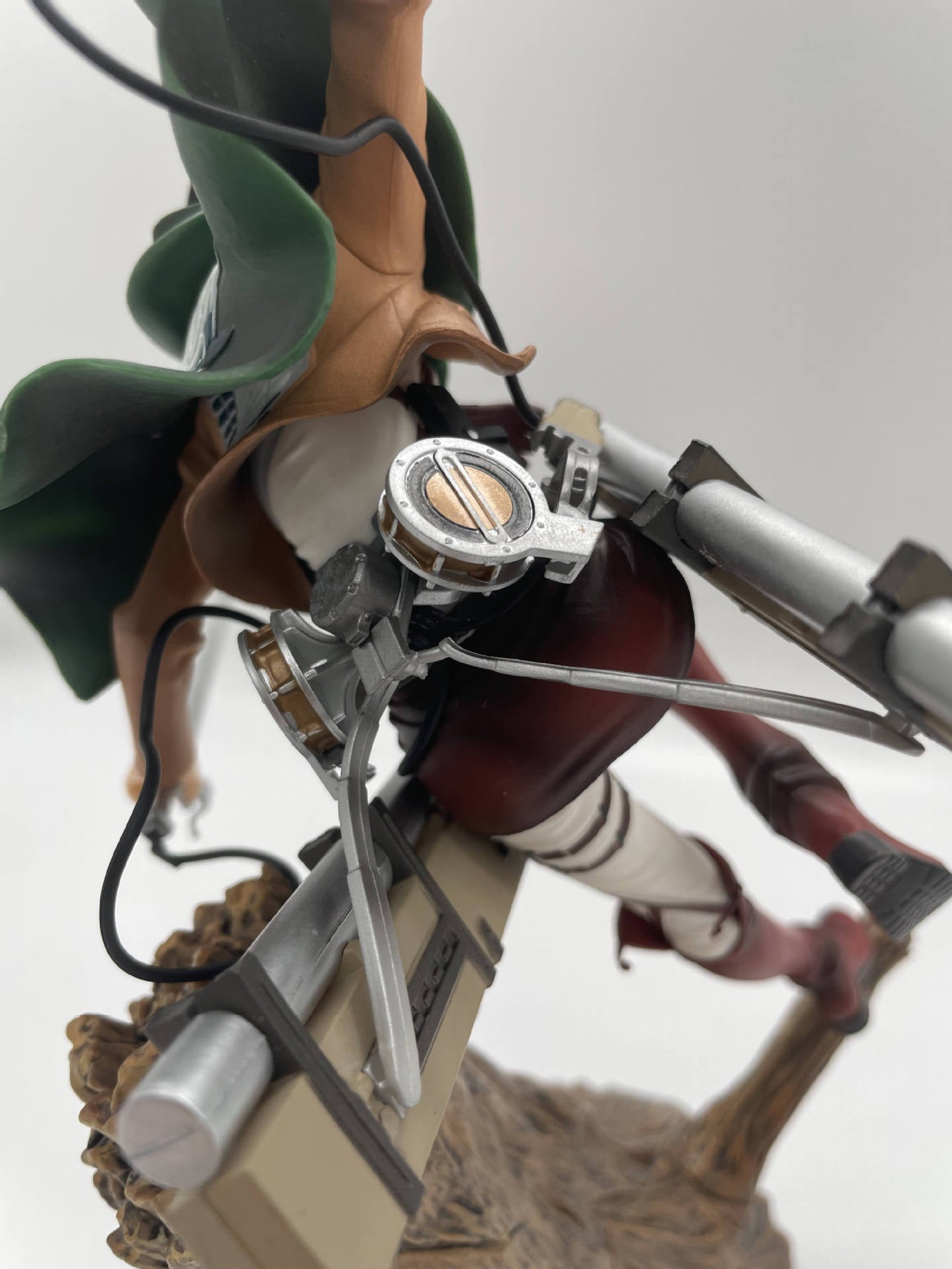 Figurine l'attaque des titans  statuette mikasa 30cm